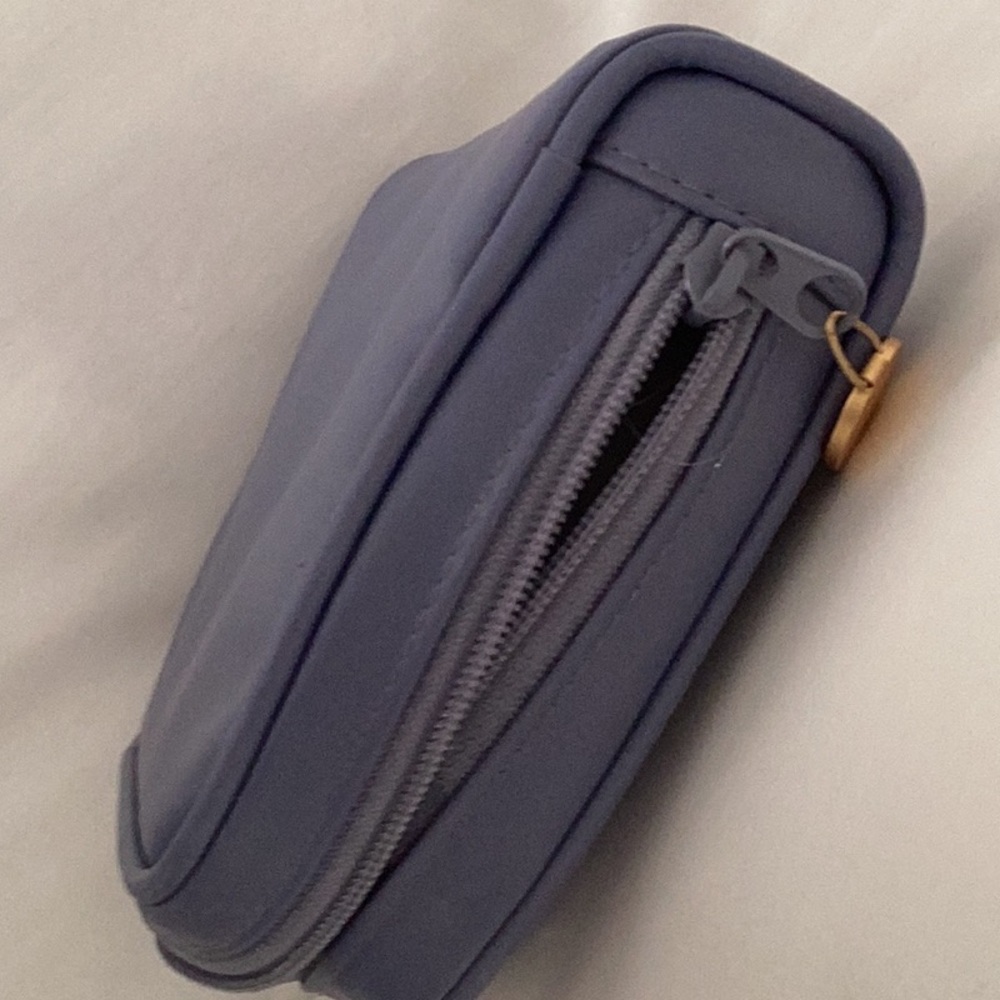 COPY - MARY KAY MAKE-UP TRAVEL BAG - Picture 8 of 9